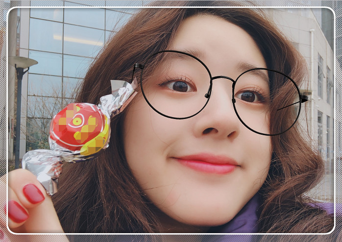 赵露思为什么不喜欢戴眼镜?当她戴上眼镜那刻,才明白什么叫仙女