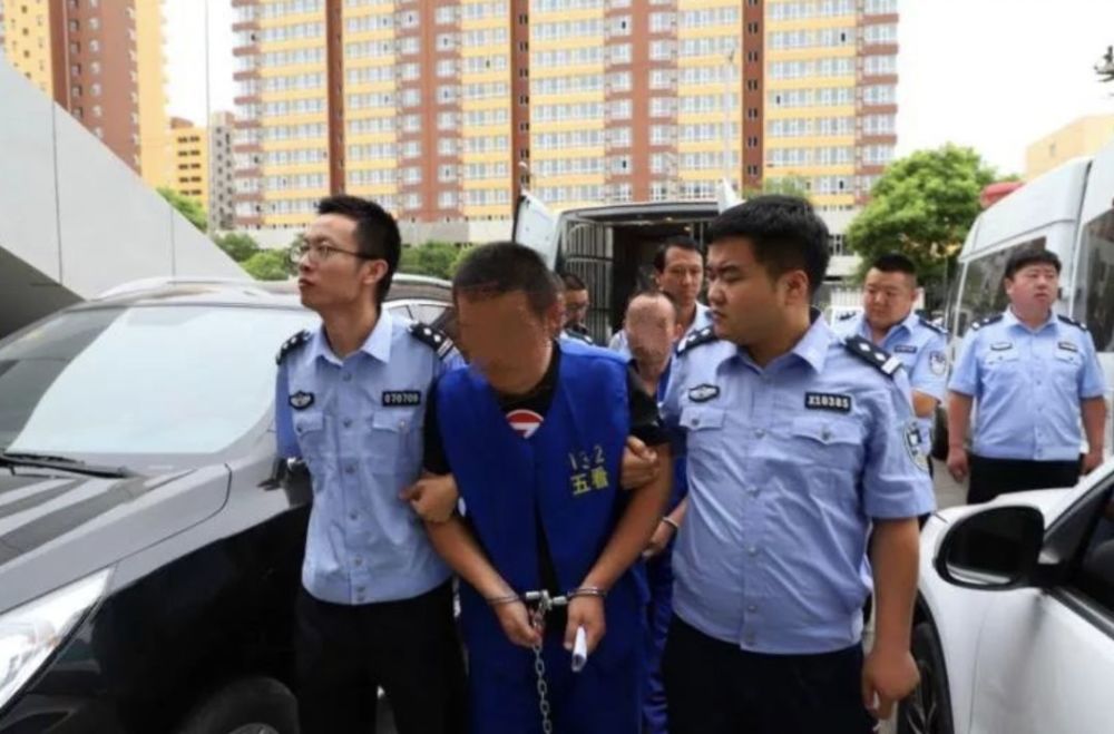 忻州:8人恶势力团伙被公开审理!120余人现场旁听