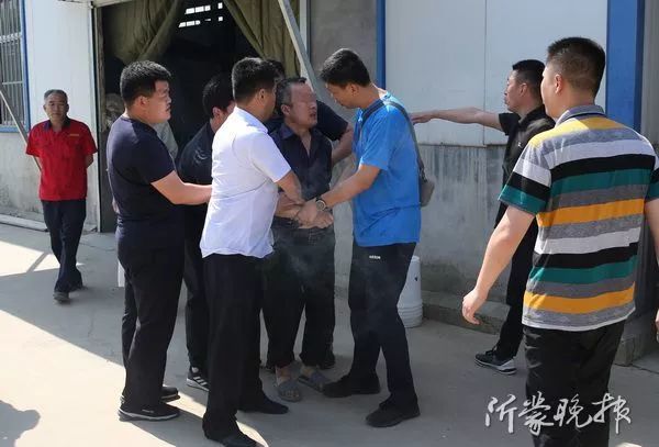 嫌疑人发现民警是兰陵口音,"我知道什么事了,知道躲不过这一天.