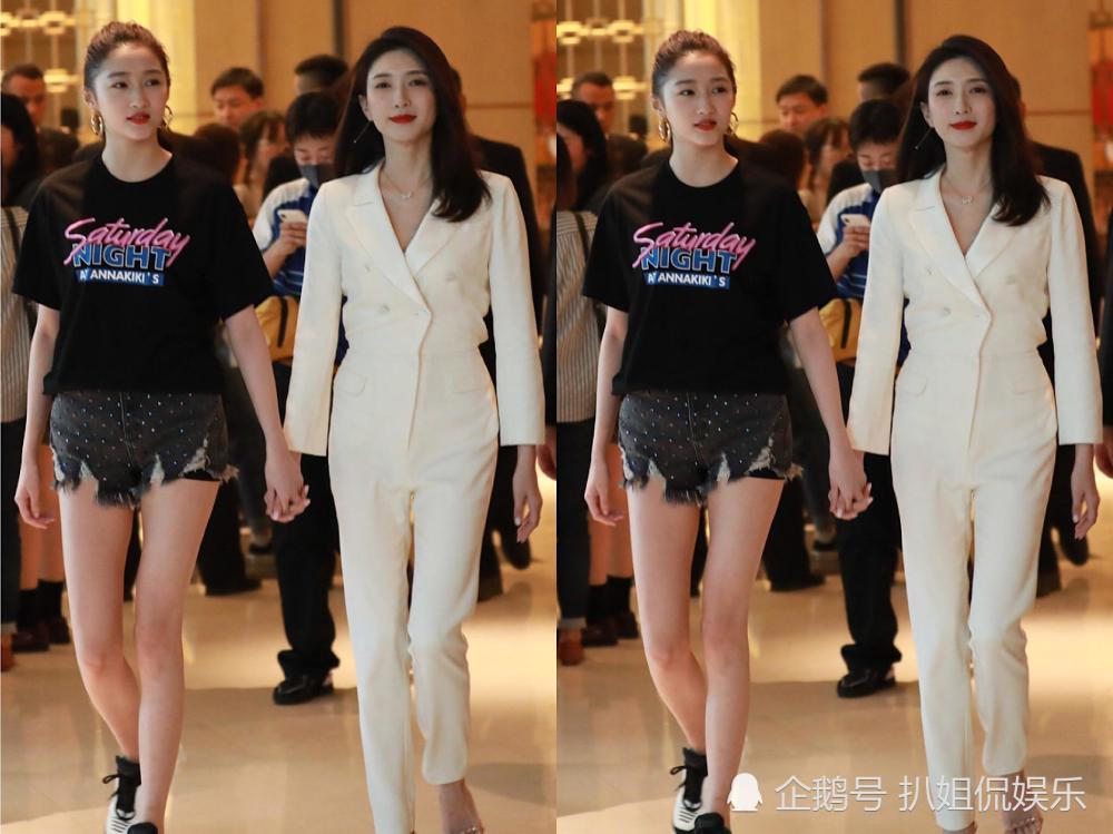 关晓彤江疏影牵手下班,气质差别太悬殊,网友:女王和小