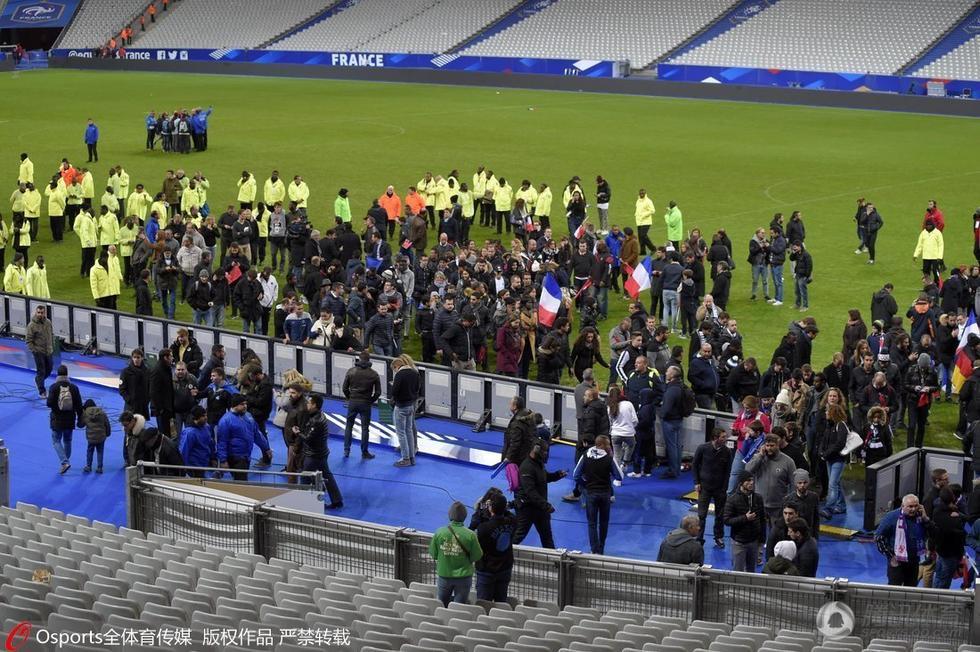 巴黎遭恐怖袭击 民众躲法兰西球场避难