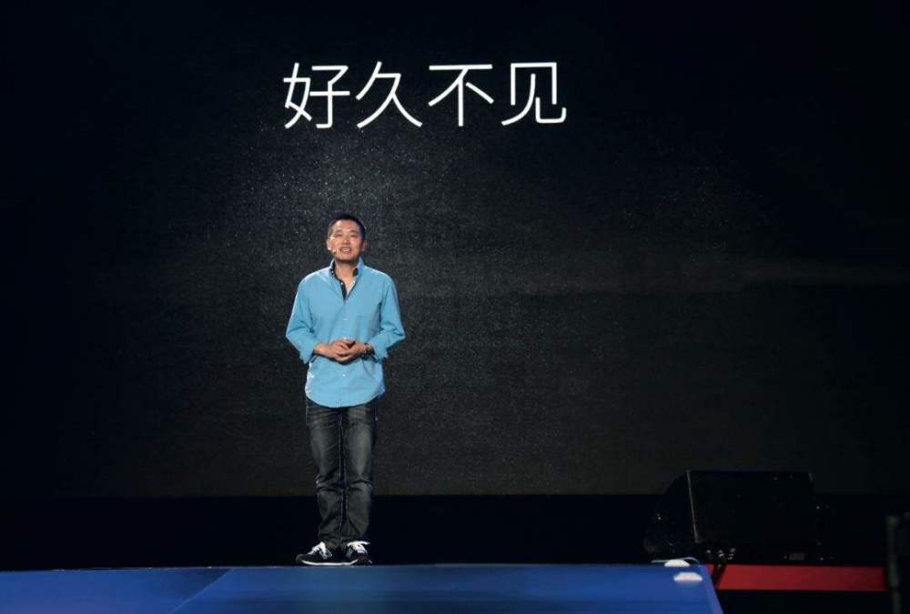 让任正非半夜痛哭的天才少年,与任正非父子相称,差点把华为肢解