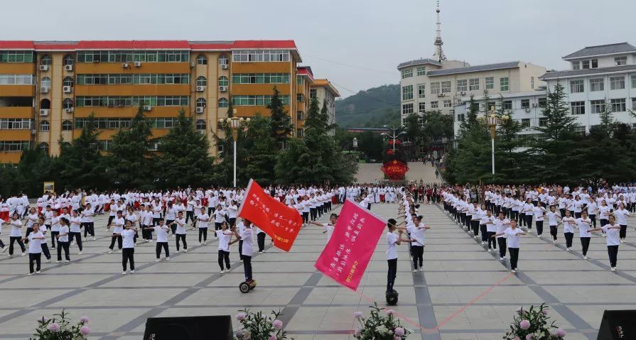 黄陵县桥山中学举行第二届校园文化艺术节暨书香校园成果展示会