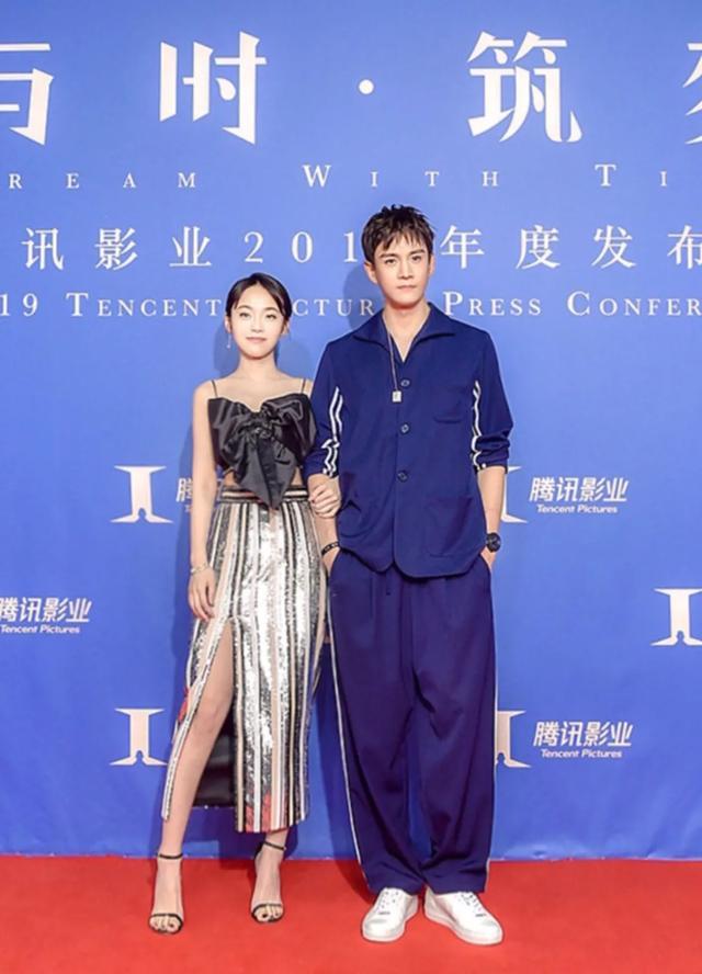 经超携老婆亮相红毯,全程却挽着张佳宁手,小李琳淡定自若不吃醋