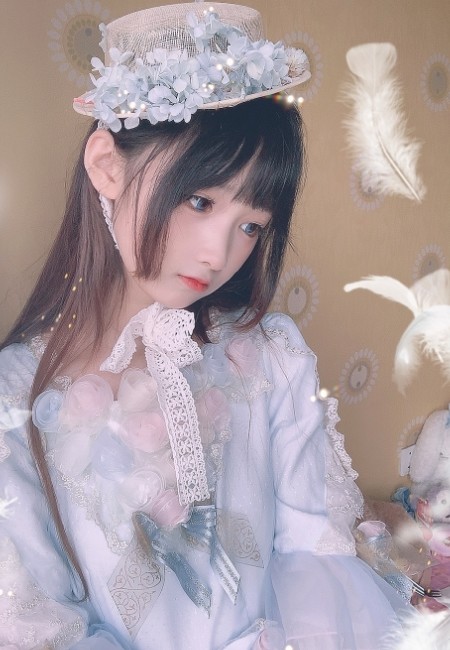 耀眼闪光帽小姐姐cos,可爱的小脸,网友:呆萌女神!
