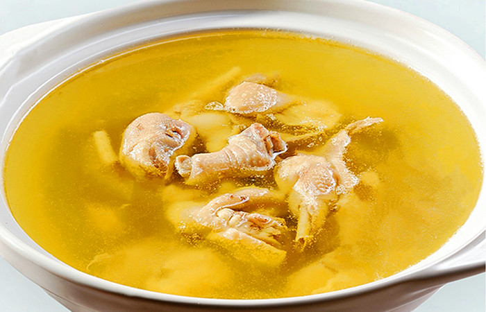 大厨教你炖鸡汤,锅里只放"它",出锅后汤鲜味美,好喝又