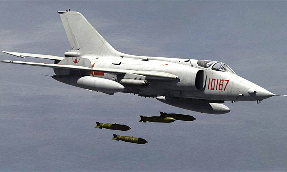 可惜!中国已服役50年的强-5攻击机,目前已完全退役!