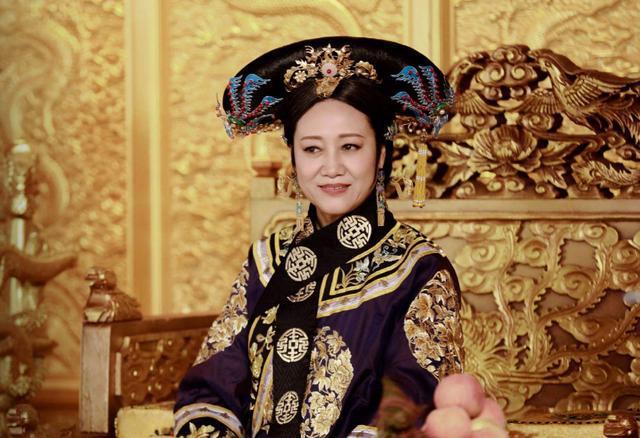 清朝等级森严,苏麻喇姑只是个小侍女,康熙为何以嫔的身份安葬她
