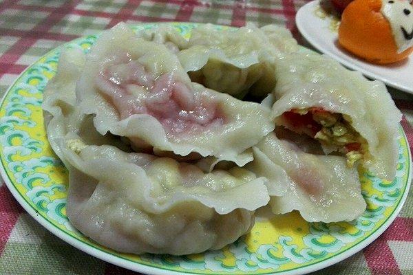 西红柿鸡蛋做水饺,好吃不好包,但是值得一试-兴