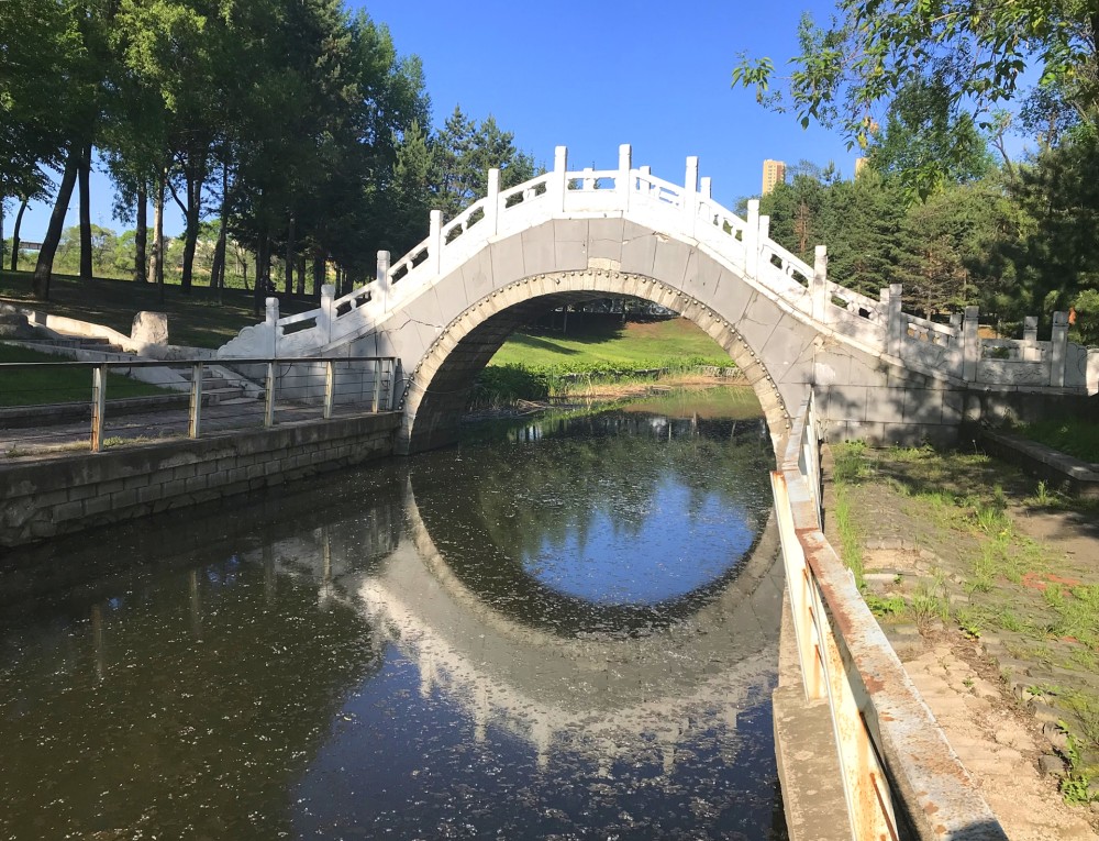 鹤岗天水湖公园里"苦"寻十桥,你知道有座情人桥吗?