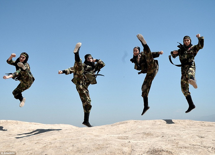 美国大兵的梦魇,伊朗有一神秘女子特种部队,个个都精通忍术