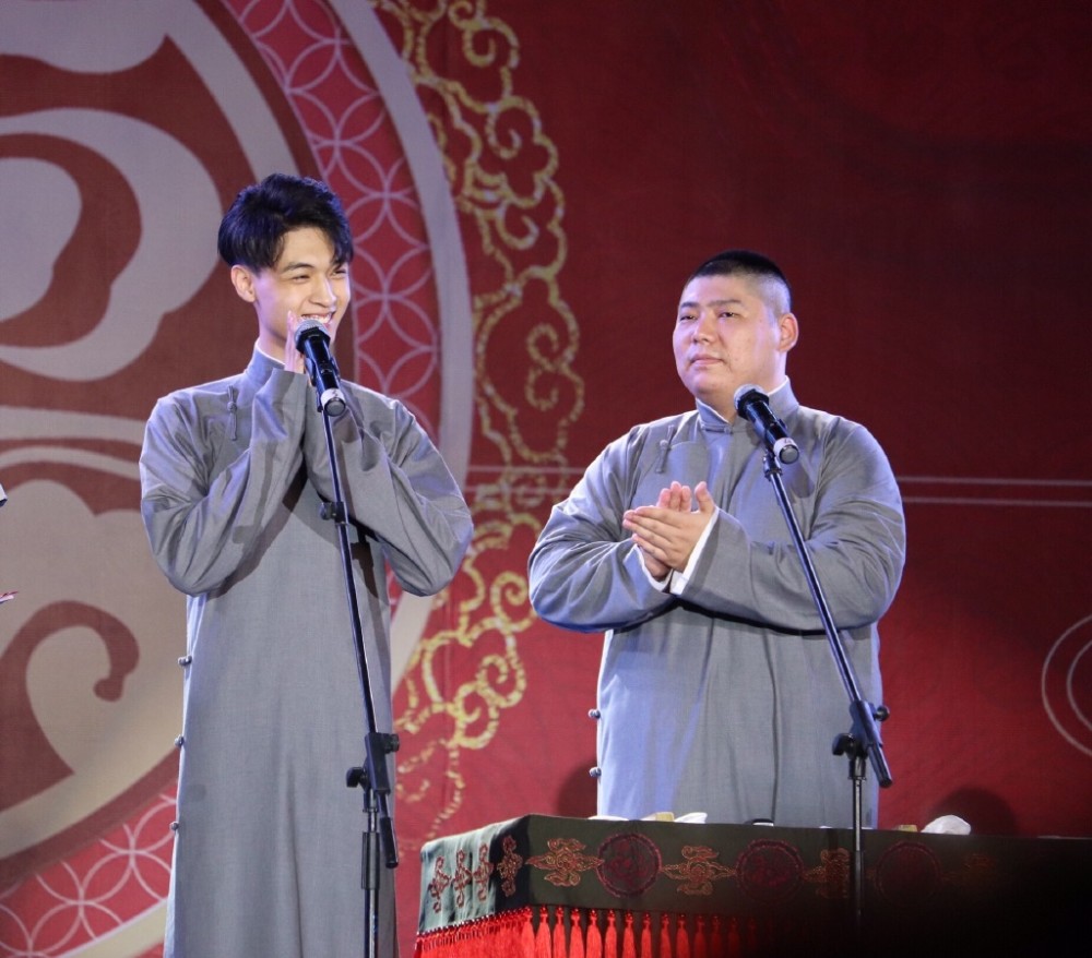 开玛莎拉蒂上班的德云鲜肉,突然上热搜!粉丝齐呼吁:理性捧角儿