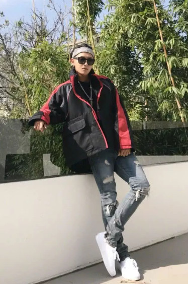 黄子韬有多胖?穿上"死亡牛仔裤"后,这全身照简直不能羡慕了!