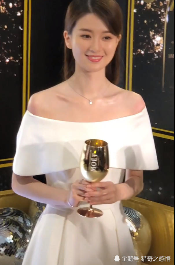高清镜头下的乔欣,皮肤白到发光,网友:这脸被天使吻过
