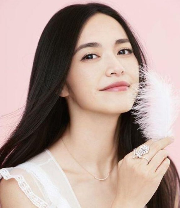 女人常见的几种脸型,鹅蛋脸很受欢迎,方形脸更高级,你