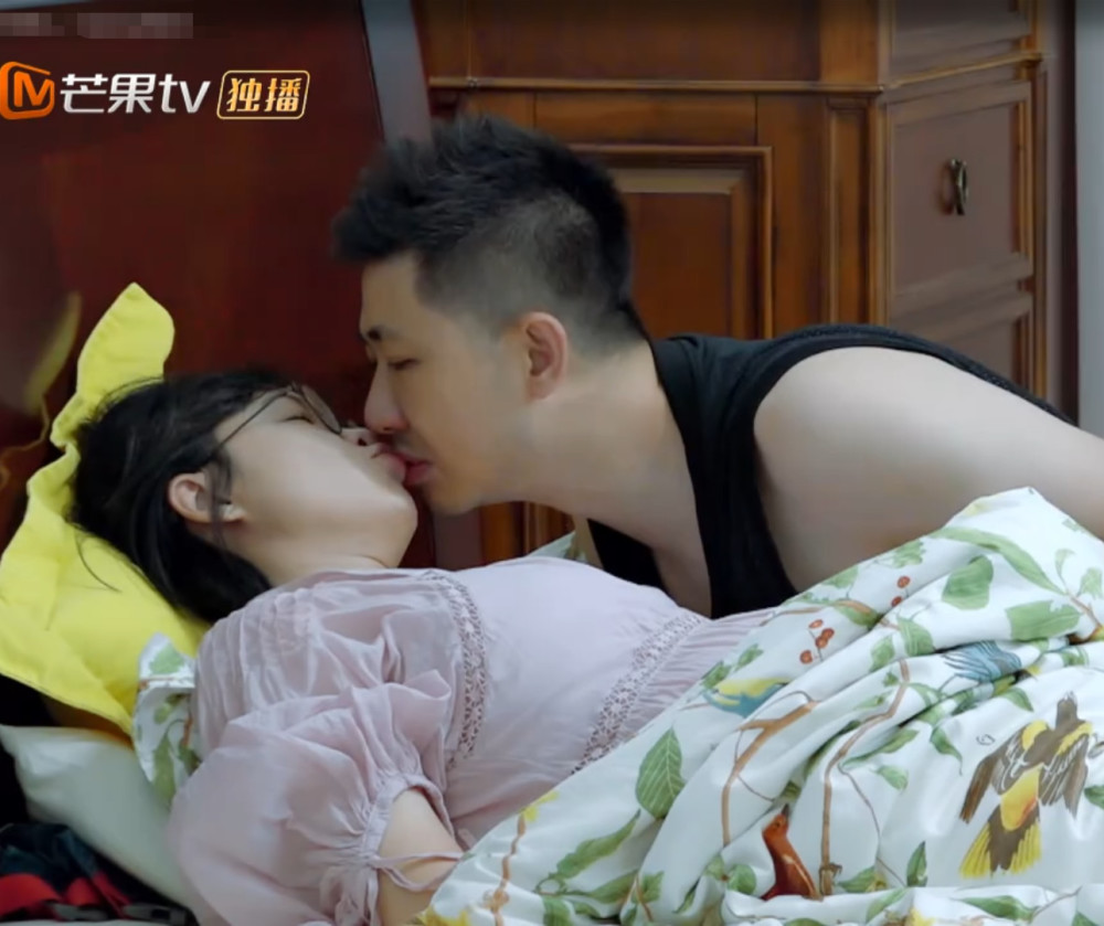 同时通过这档节目,我们也认识了李艾的老公——张徐宁,他是李艾的