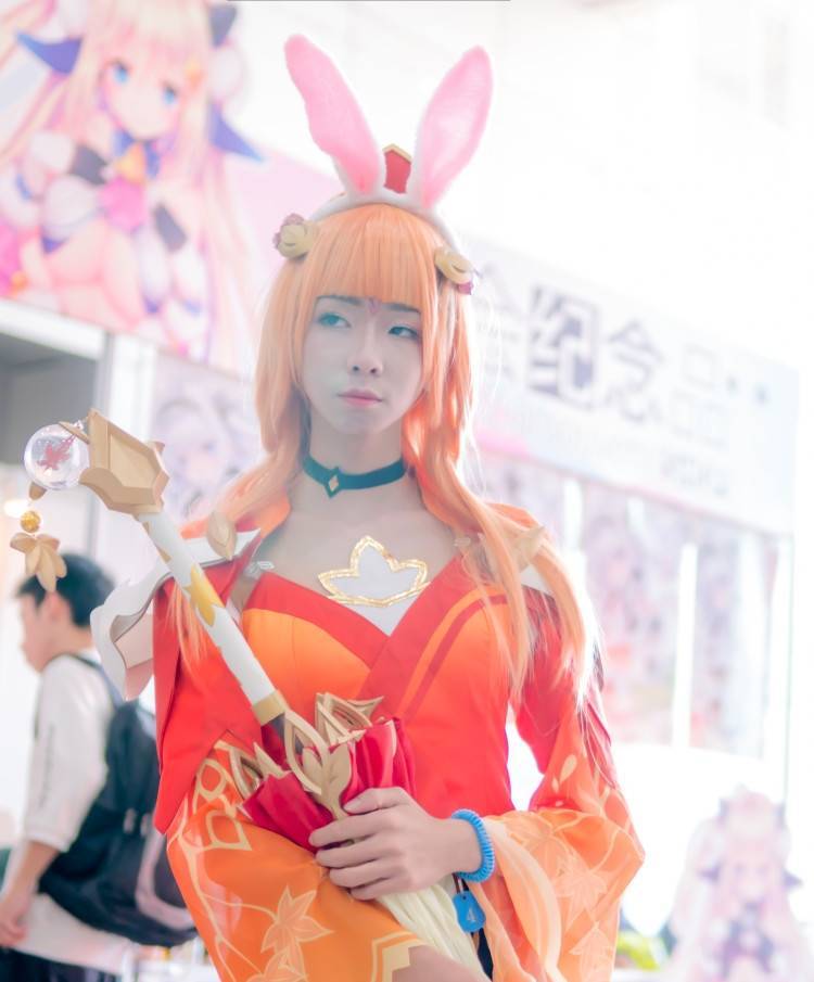 王者荣耀:漫展cos场照,网友:图2是女装大佬吧!