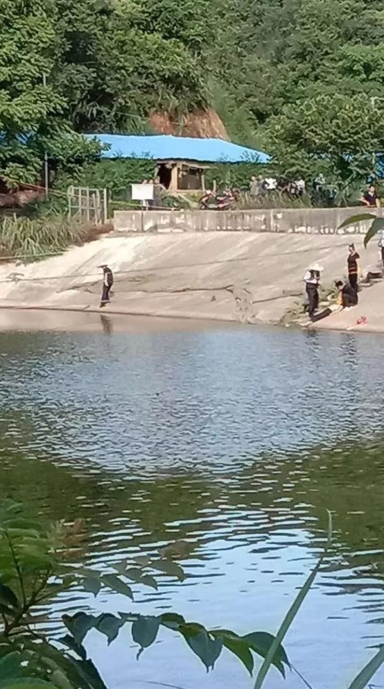 另一名死者叫农某贤,今年14岁,家住广西灵山县丰塘镇丰塘村委两耳村