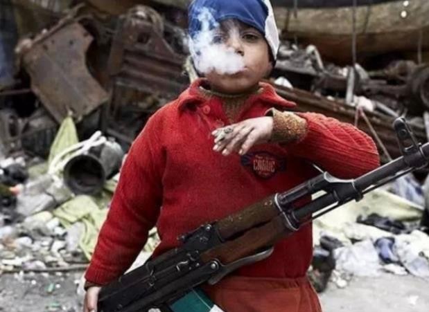 5张催人泪下的感人的照片,张张直戳内心,图1就看哭了无数人