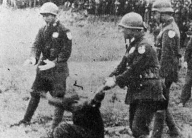 1947年处决日本战犯老照片,临死前垂头丧气,图4小男孩