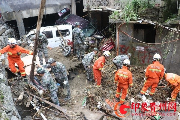 贵州铜仁:沿河县人武部赴灾区救援