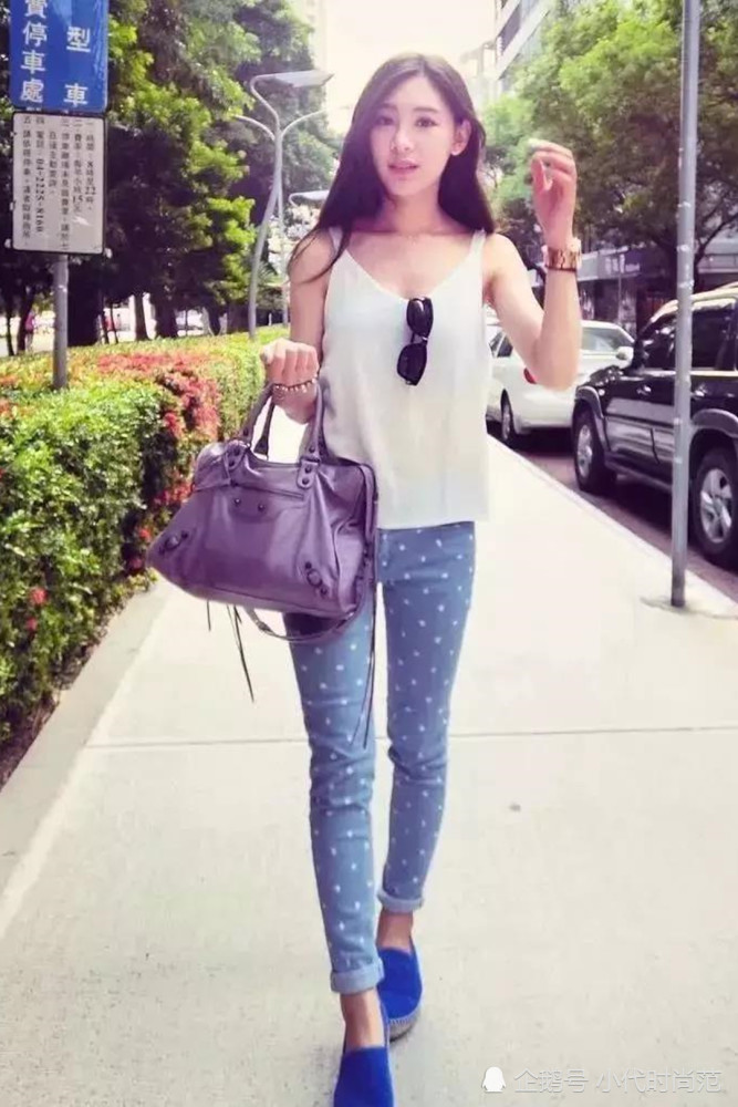 美女主播小姐姐的日常生活,不仅颜值高身材好,还会下厨做饭!