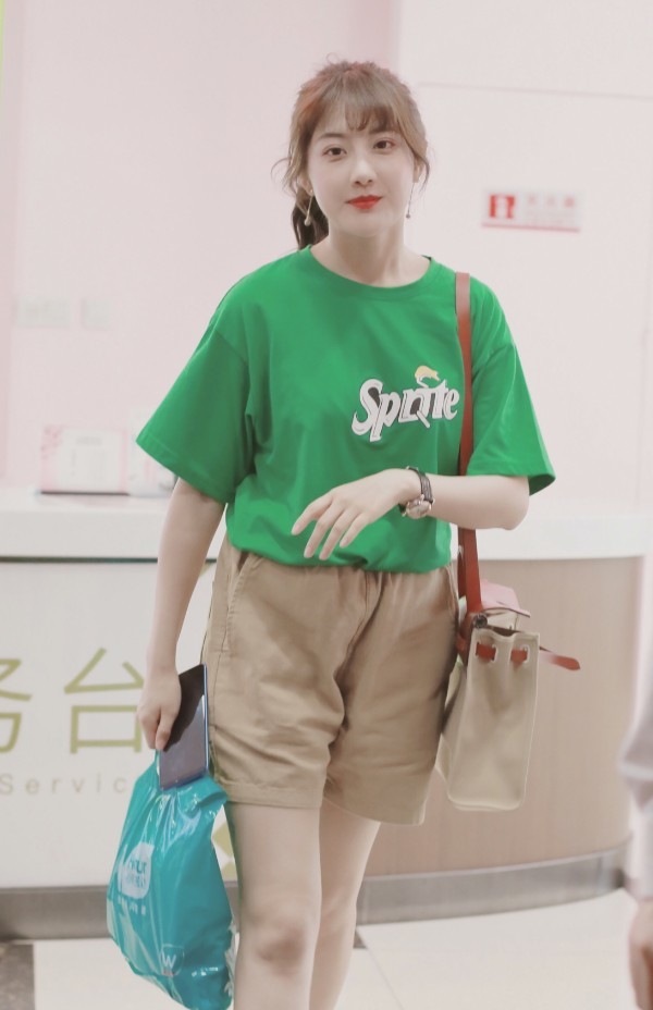 李艺彤放弃身材管理?看到她的腿后,就知道她为什么输给鞠婧祎了