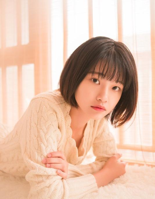 文静优雅女生温柔气质私房照