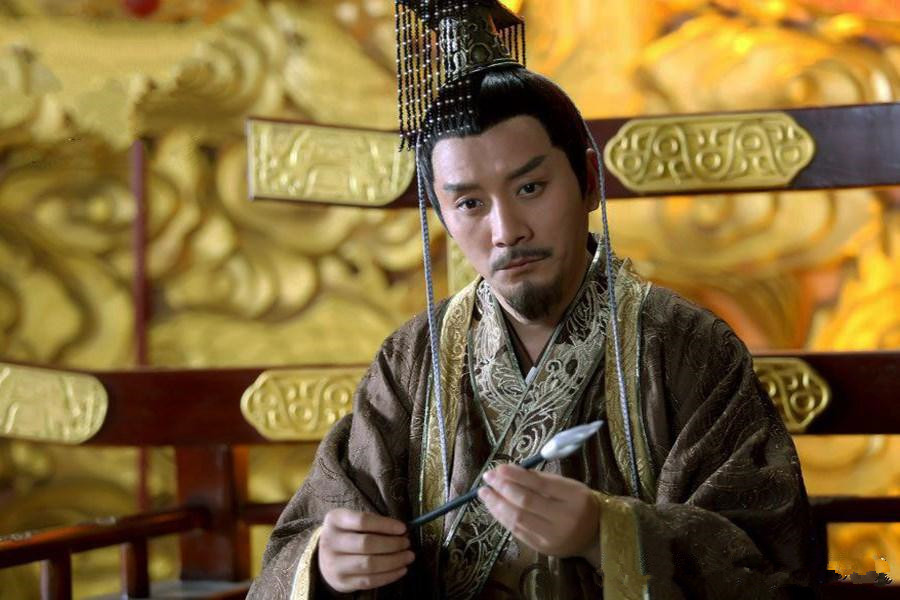 (司马衷剧照) 河间王司马颙的部将张方迅疾率兵攻进洛阳,尚未恢复