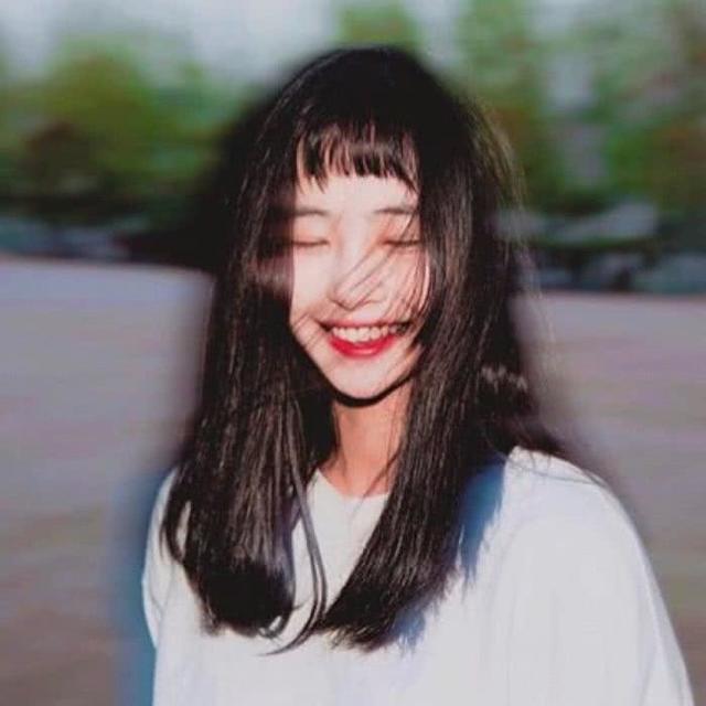 幸运·微甜·女生头像:抓住了手就别放,爱对了人就走下去