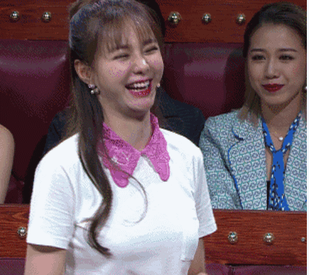 沈梦辰坏女孩装扮 毒液鞋,轻松拥有大长腿