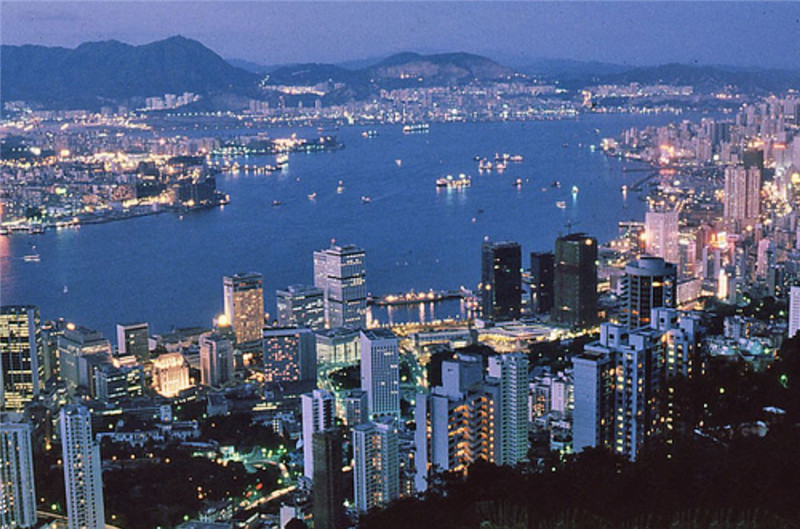 80年代香港老照片:霓虹遍布整座城市,整夜不眠的东方之珠