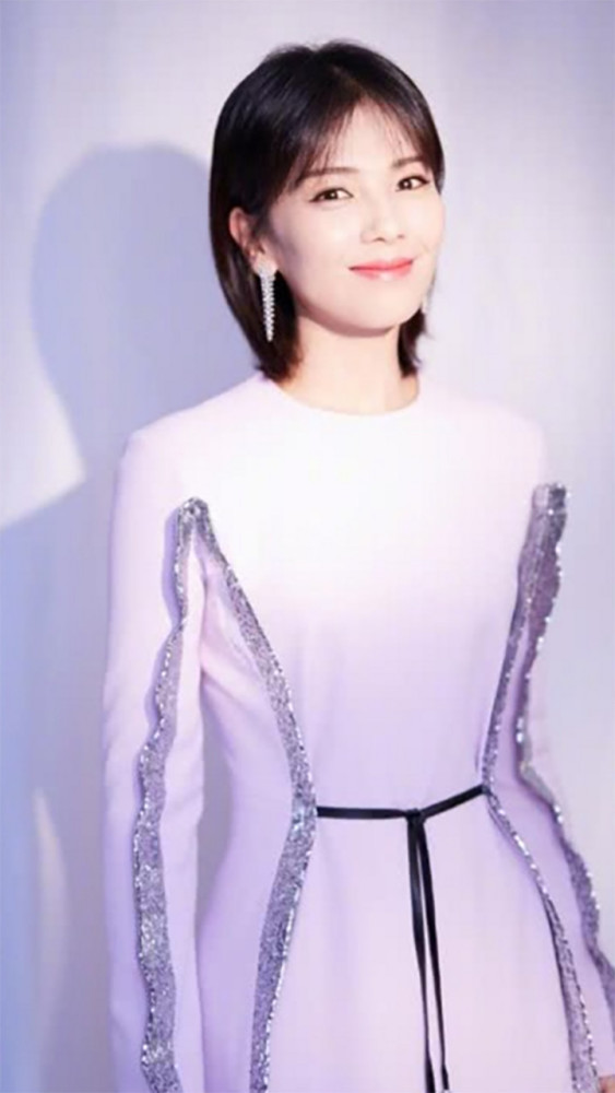 刘涛短发造型青春靓丽,穿衣有品,尽显女神气质!