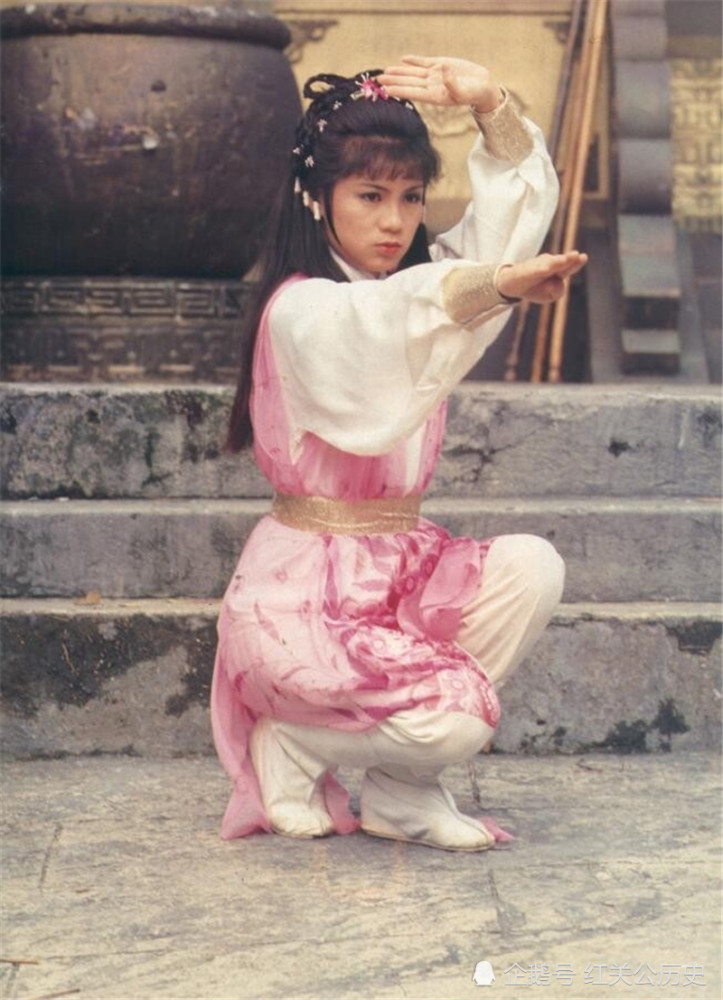珍贵的老照片:为什么说翁美玲后再无黄蓉?看完你就明白了!