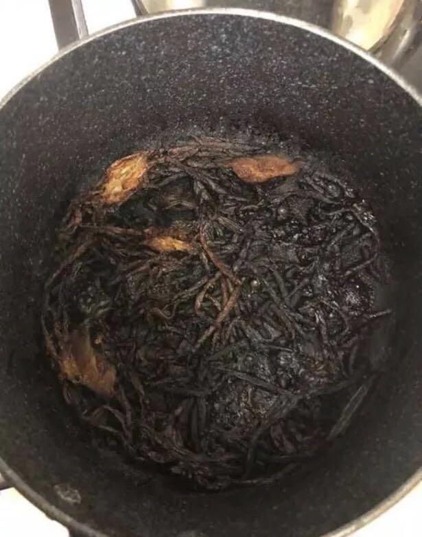 女友第一次做饭,开始满怀期待,看到成品:啊,那个,我不