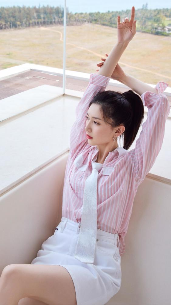 江疏影精美壁纸:充满了青春活力,非常有亲和力