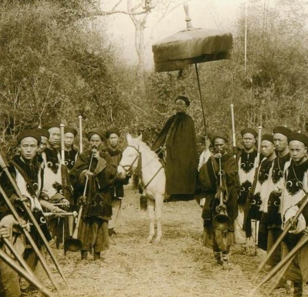 罕见的晚清老照片:清朝最高的人,身高高达2米44,比姚明还高