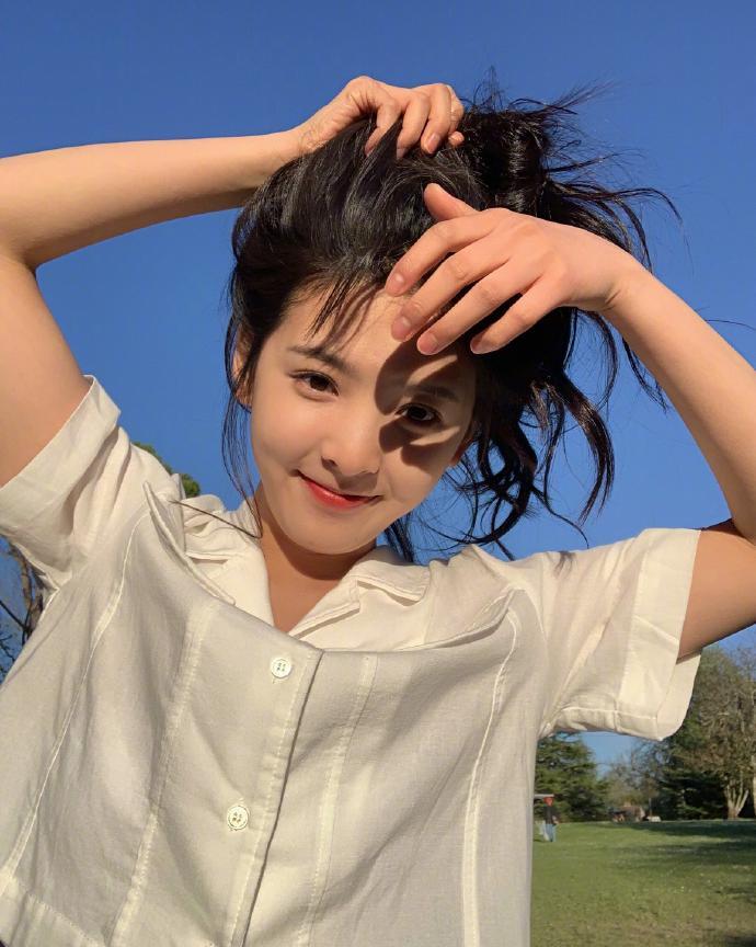 浙江美女明星章若楠壁纸图片
