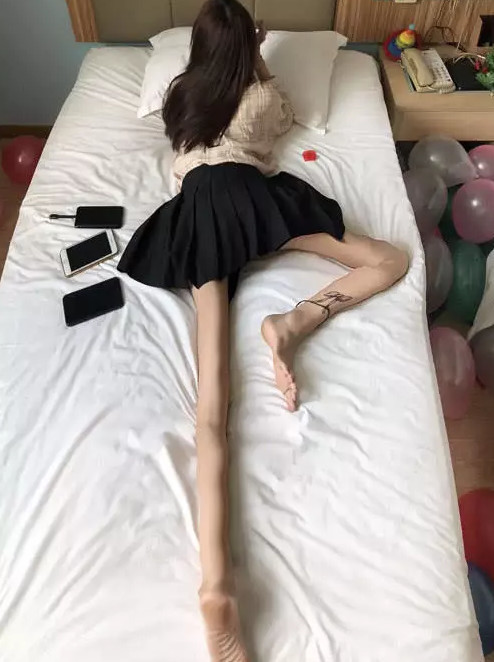 女生的腿能有多细?看完全部图片之后,网友:p图在手再细都有