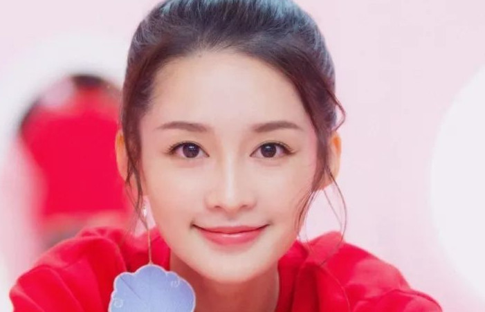 李沁的脸型,杨超越的眼睛,张雪迎的嘴巴,最后合成了她