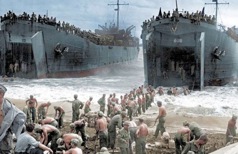 太平洋战争期间,美军利用舰船优势将大量人力,武力投入到岛屿争夺战中