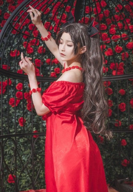 双马尾高中生cos远坂凛,长腿女神属性,网友:这是我女神!