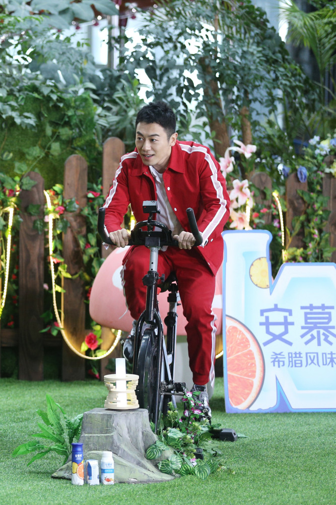 朱亚文《奔跑吧》与任贤齐同台 天使合唱团献唱惊艳全场