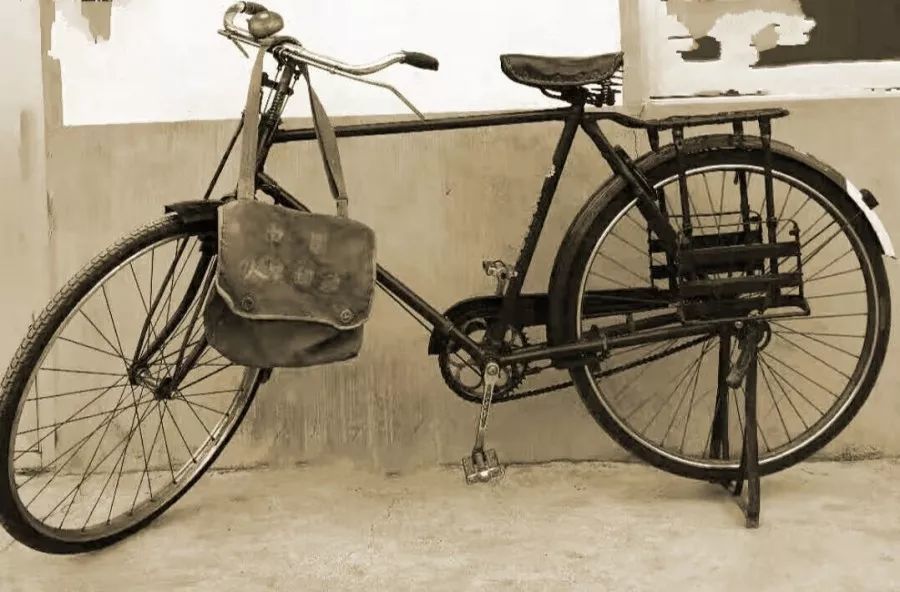 还是在上个世纪的七,八十年代 自行车也算得上是奢侈品 三转一响里面