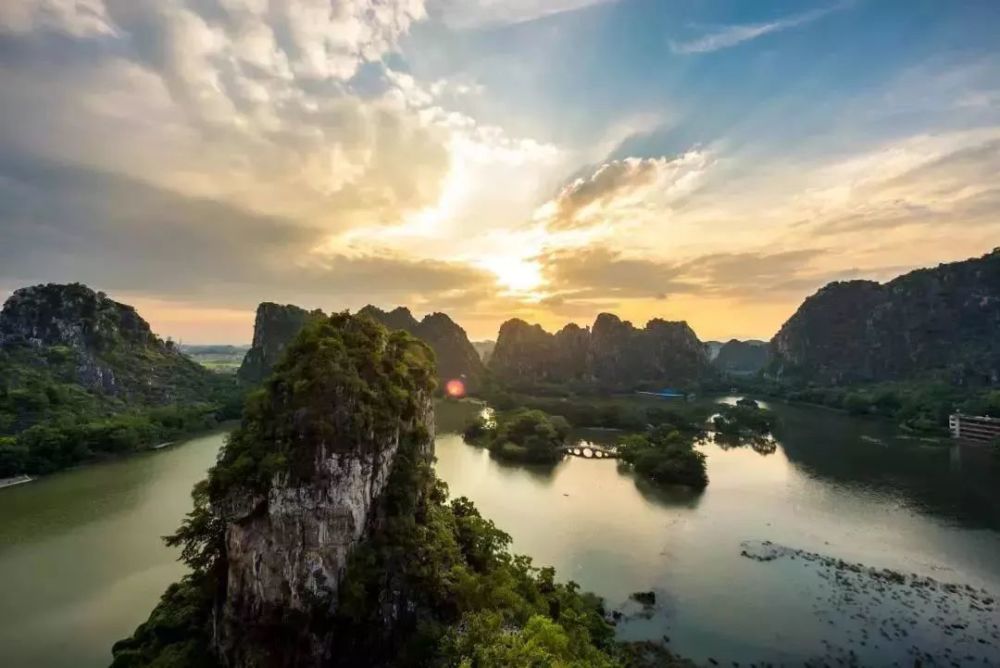 愿你春安,愿你如意 愿你不负春光,不负自己 (来源:广西文化和旅游厅)