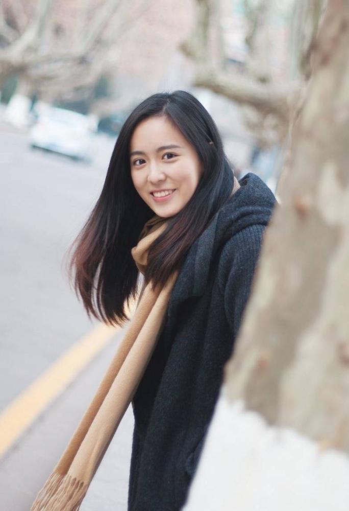 冬日清纯美女大学生靓丽写真甜美可人