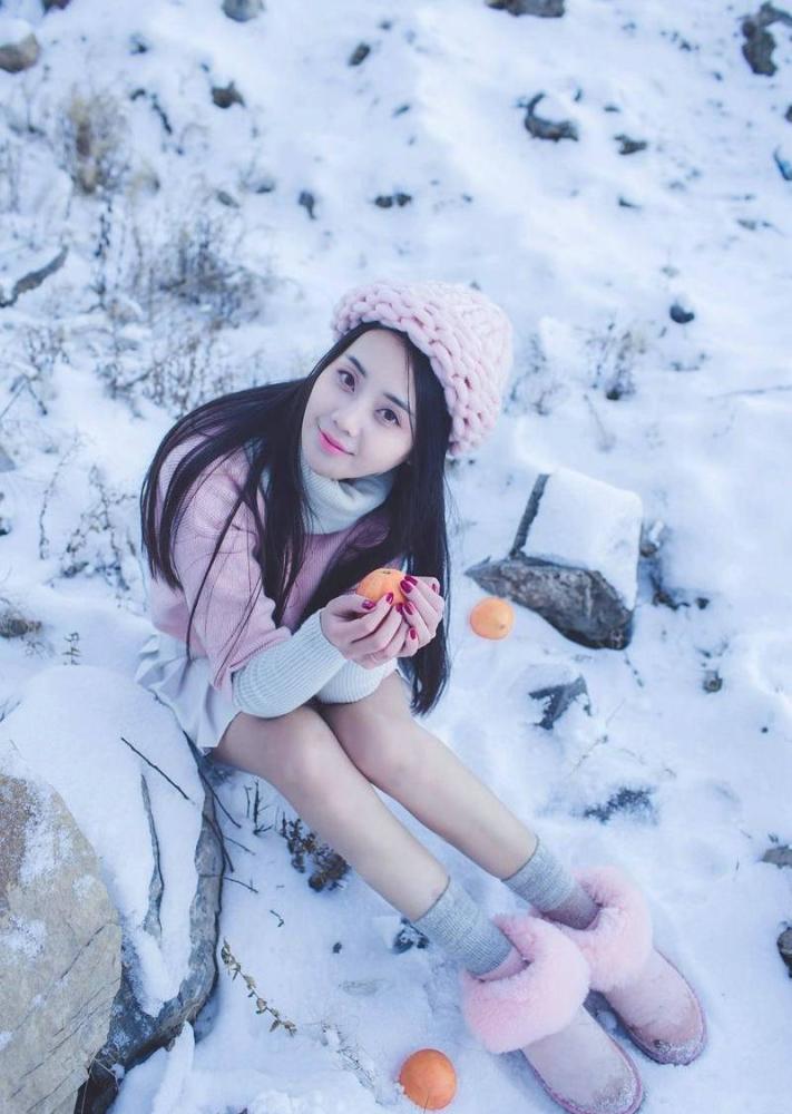 北国风光雪地里光腿清纯少女气质写真