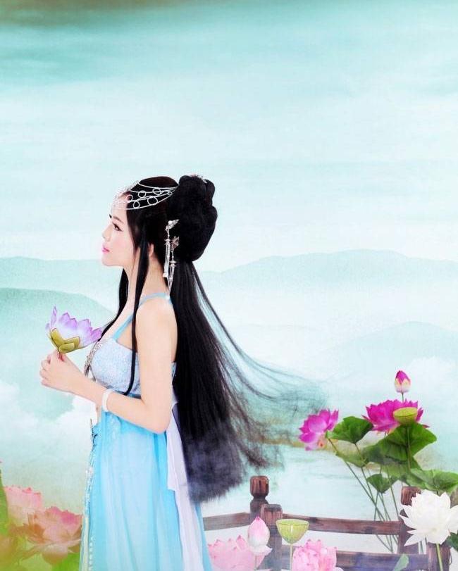 淡雅如仙的古装美女写真温柔可人