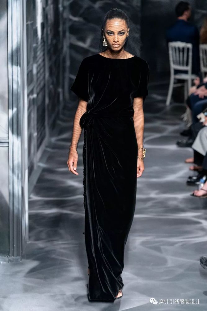 黑成一片的 dior 2019秋冬高级时装秀