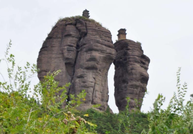 双塔山,双塔山风景区,双塔山古塔,河北双塔山旅游,承德双塔山风景